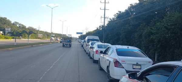 Taxistas protestan en Tulum contra la posible llegada de Uber 1