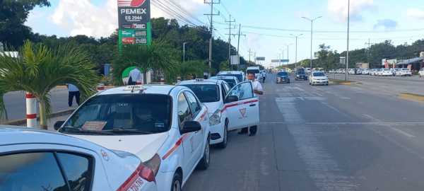 Taxistas protestan en Tulum contra la posible llegada de Uber