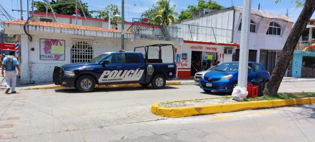 Tienda de abarrotes en Playa del Carmen sacudida por asalto violento con disparo al aire