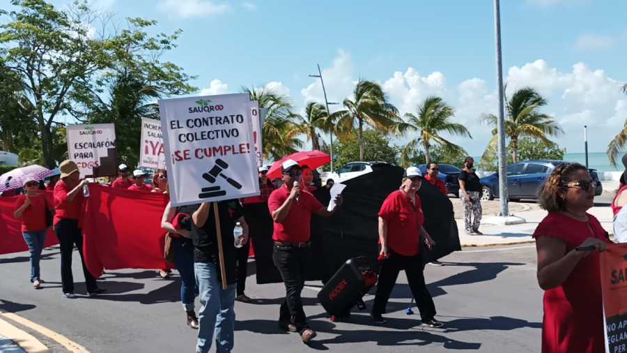 Trabajadores de la Uaqroo marchan en busca de mejoras salariales 2