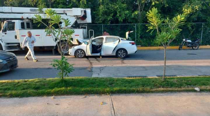 Trágico Incidente en Cancún: Mujer Queda Atrapada en un Choque Entre Automóvil y Autobús de Pasajeros