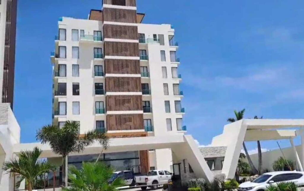 Trágico suceso en Playa del Carmen: Mujer cae misteriosamente desde el séptimo piso de un edificio