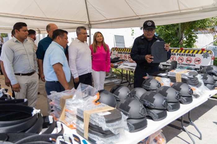 Tulum_ Entrega Marciano Dzul nuevo equipamiento policíaco (1)