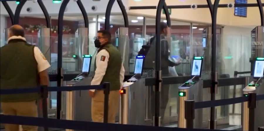 Turistas rusos se unen a las quejas por mal trato en el aeropuerto de Cancún