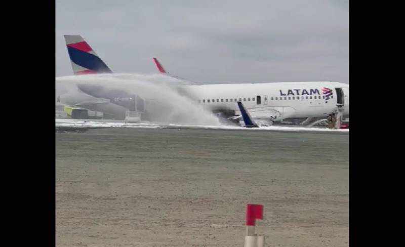 Un avión y un vehículo chocaron en el aeropuerto de Lima, Perú; hubo 2 muertos