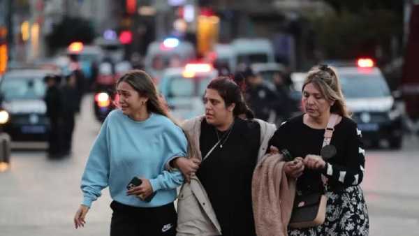 Una explosión en un distrito turístico en el centro de Estambul mató al menos a seis personas y algunos heridos