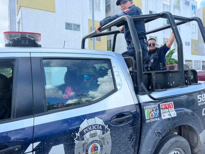 Vecinos de Privadas Turquesas en Cancún Retienen y Confrontan a Supuesto Ladrón