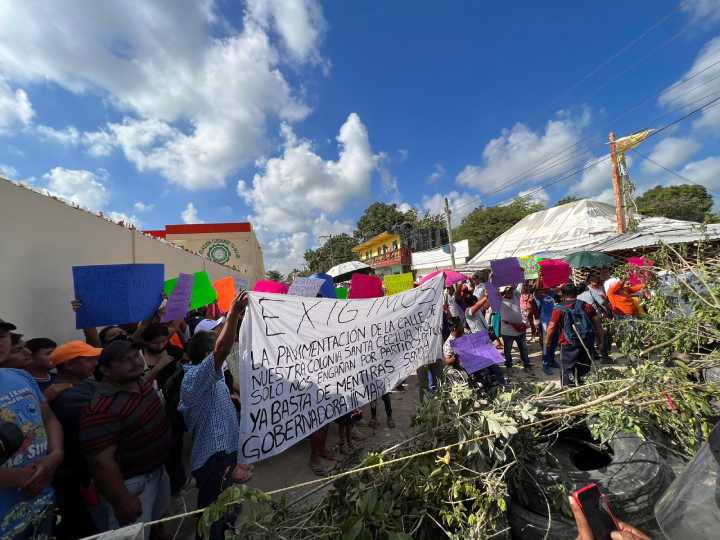Vecinos de Santa Cecilia en Cancun Exigen Pavimentacion en Manifestacion 1