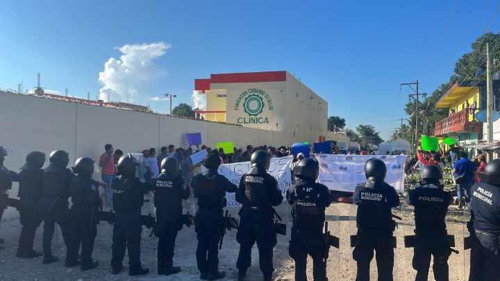 Vecinos de Santa Cecilia en Cancun Exigen Pavimentacion en Manifestacion 2