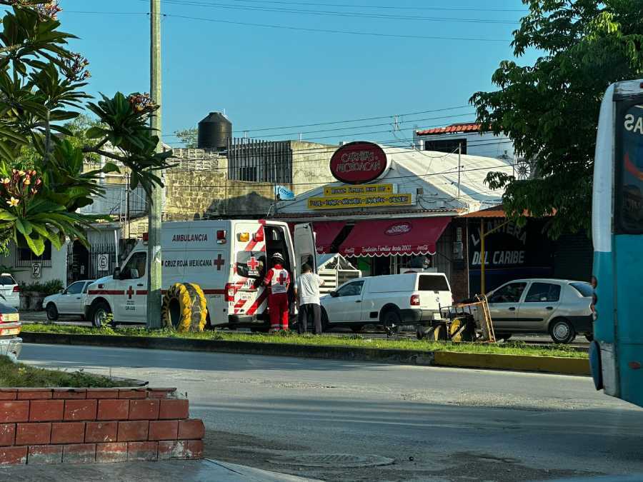 Vendedor de tamales atropellado en la avenida Nichupte de Cancun 2