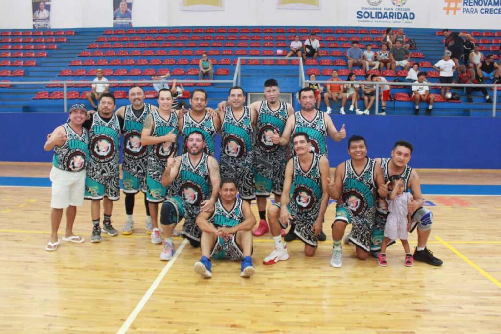 Worm Team triunfa como campeon en el emocionante torneo de baloncesto de veteranos en Solidaridad 1