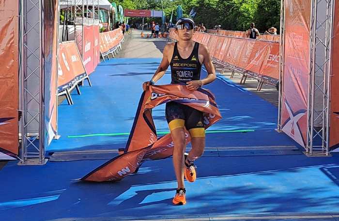 ▷EL ARGENTINO IVÁN ANZALDO GANÓ EL TRIATLÓN DE ASTRI COZUMEL | Info Caribe